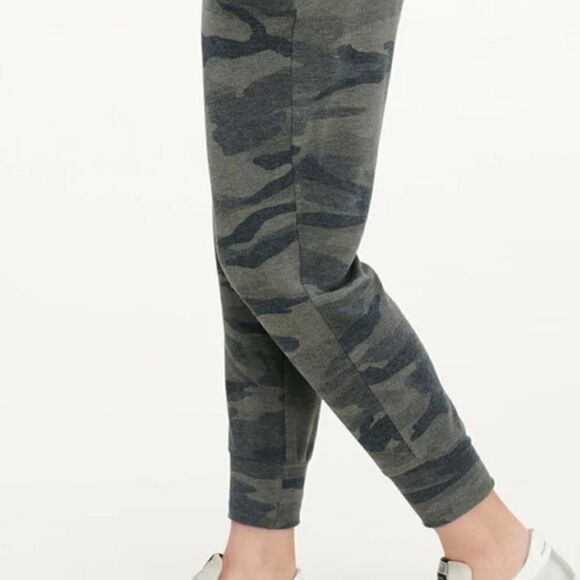Splendid Supersoft Camo Jogger - Picture 3 of 10